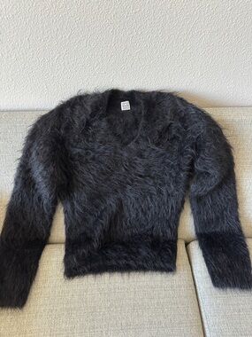 Toteme Cozy Black Fuzzy V-Neck Sweater - Women